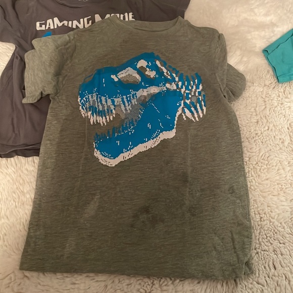 Size 5 boys shorts and shirts - Picture 9 of 13